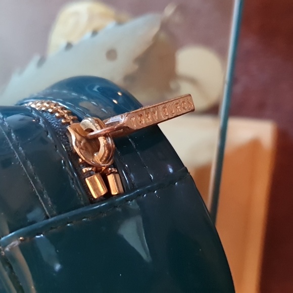 Tory Burch makeup pouch. - Picture 5 of 9